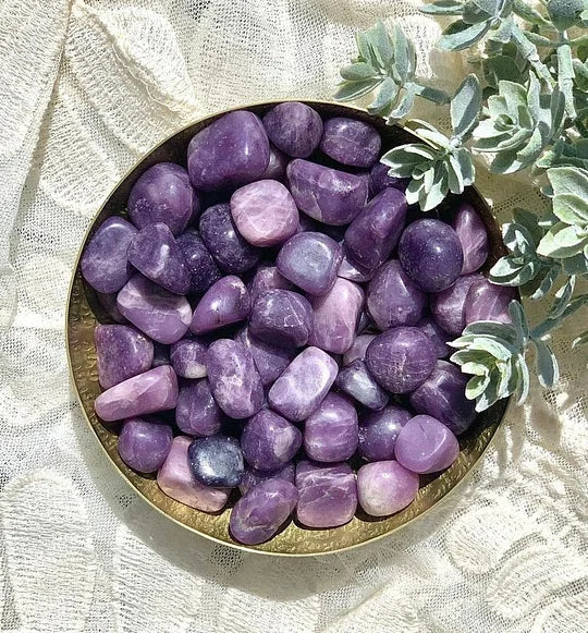Lepidolite Crystal Meaning: Benefits, Healing Properties & Uses