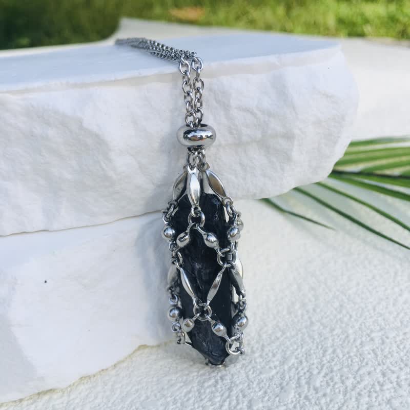 Olivenorma Rice Beads Chain Electroplated Crystal Pouch Necklace - Black - image 12