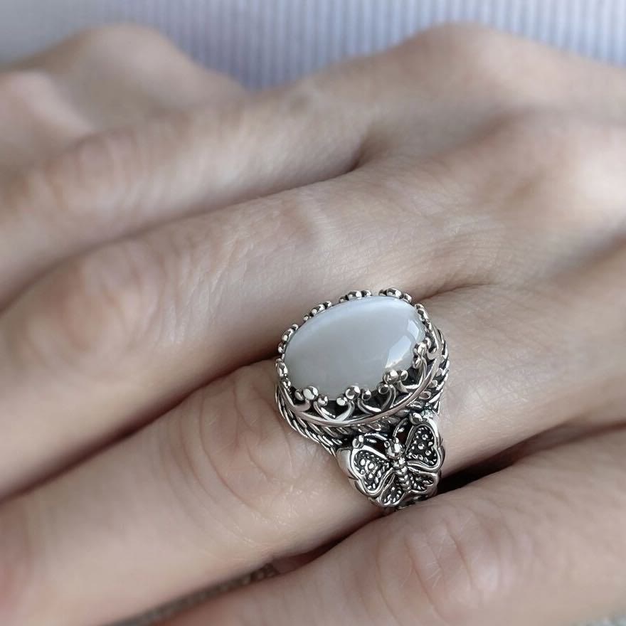 Olivenorma Vintage Oval Cut White Cat's Eye Stone Ring - image 1