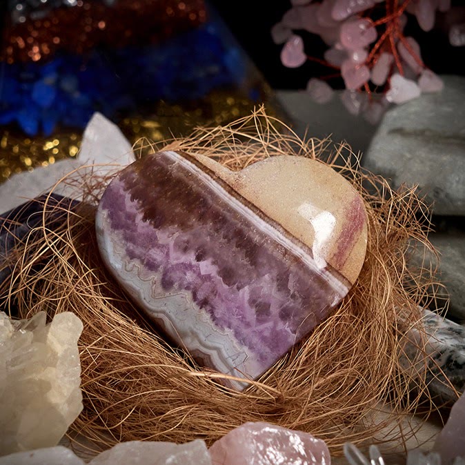Olivenorma Amethyst Heart Earth's Magic Natural Healing Gemstone Decoration - 6.5cm - image 0