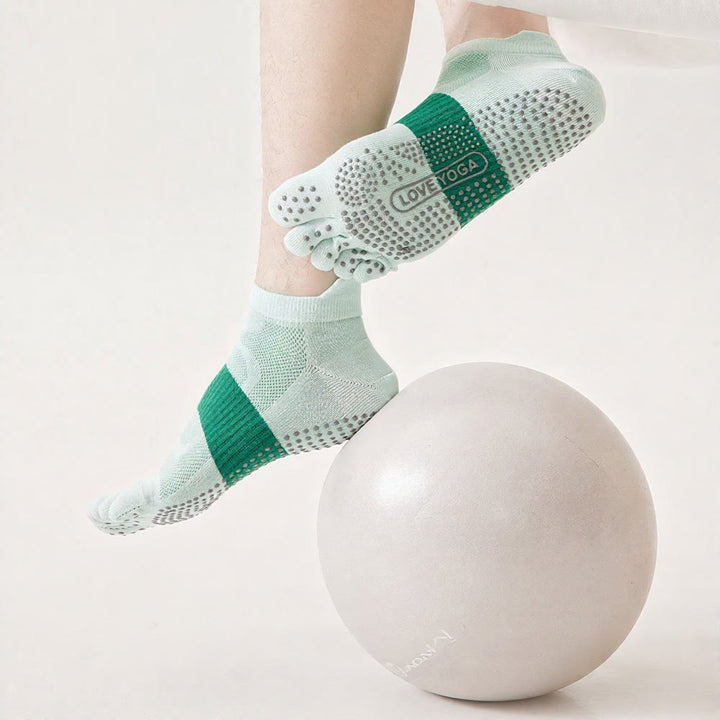 Olivenorma Five Toe Yoga Socks Polyester Men's Yoga Socks - image 15