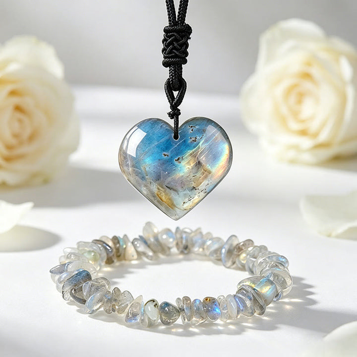 Olivenorma Crystal Chip Heart‑Pendant Design Love Symbol Bracelet - Labradorite Heart - image 0