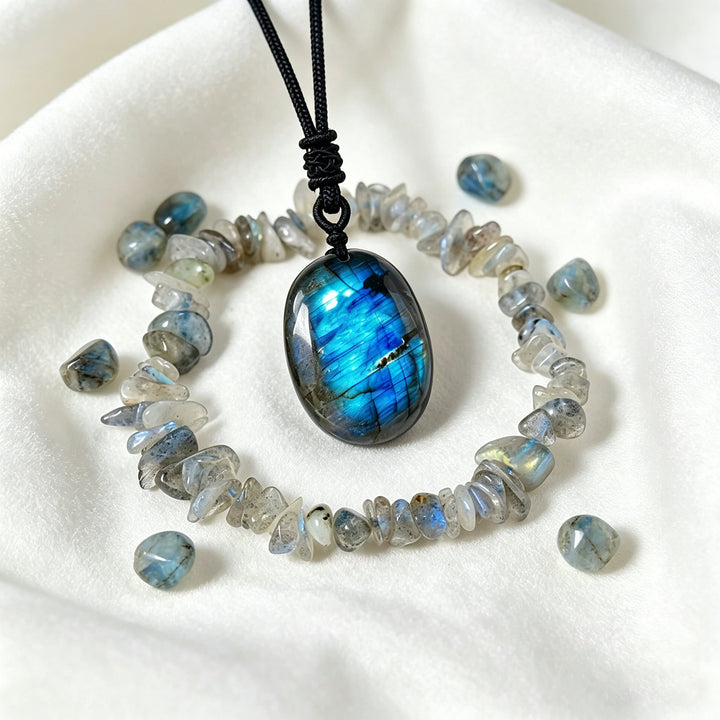 Olivenorma Crystal Chip Heart‑Pendant Design Love Symbol Bracelet - Labradorite Free‑Form - image 7