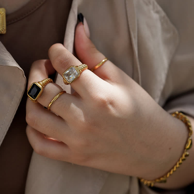 Olivenorma The Fortune Bringers - 18K Gold Emerald Signet Ring - image 3