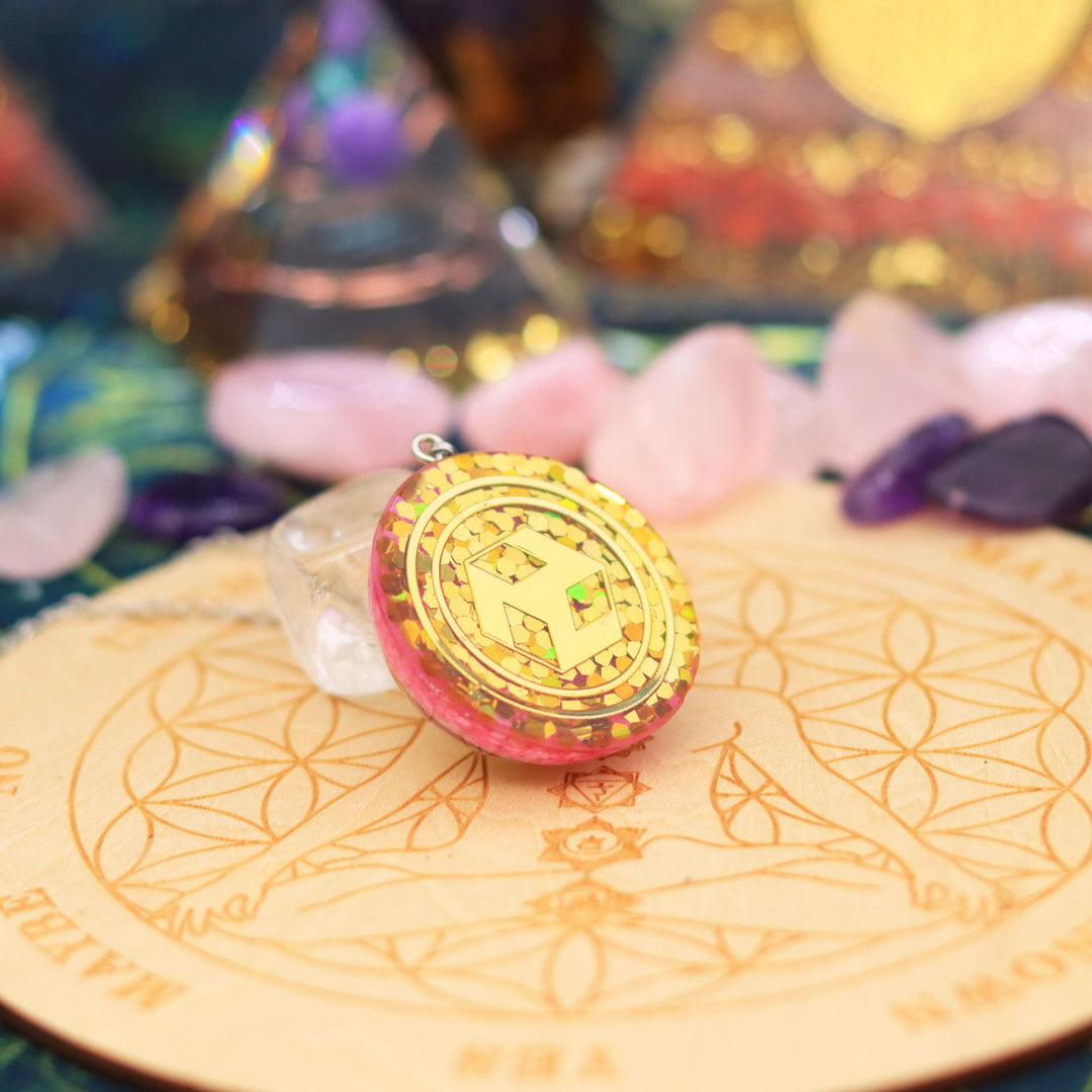 Olivenorma Metatron's Cube Pendant Crystal Gravel Epoxy Necklace - image 1