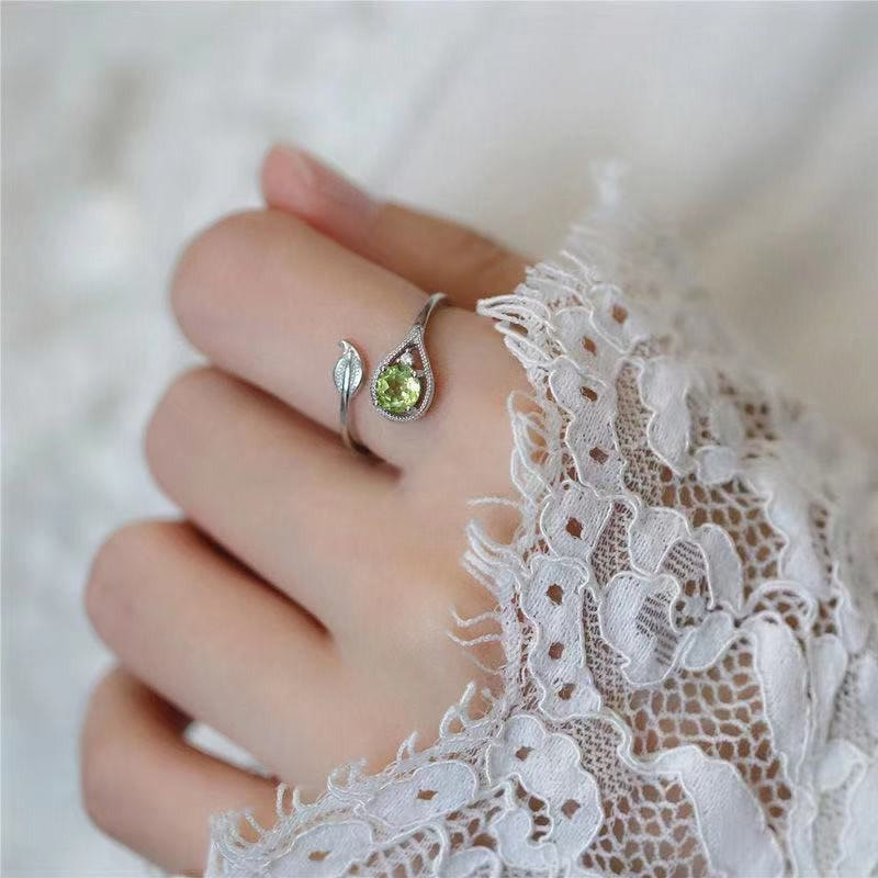 Olivenorma Vintage Delicate Peridot Leaf Ring - image 1